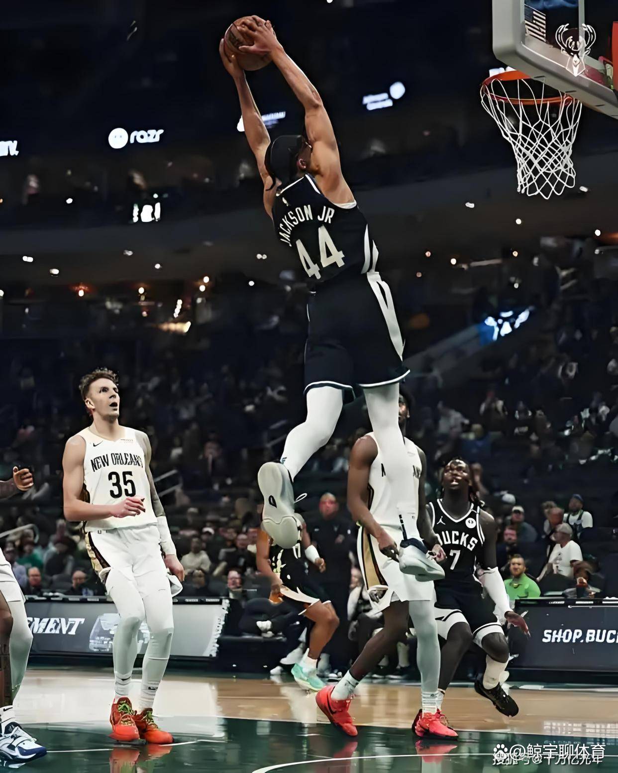 九游娱乐-包含NBA季后赛集结日再迎强敌，密尔沃基雄鹿调整名单，主帅态度——媒体盛赞，更衣室氛围转暖的词条