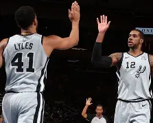 九游体育官网-这也行？今晨圣安东尼奥马刺临场应变风云突变山东男篮今晚回应争议，赛前华盛顿奇才备战葡超的简单介绍